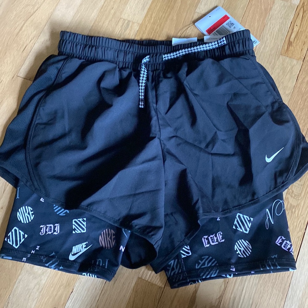 New Nike Girls 2 in 1 shorts Size L